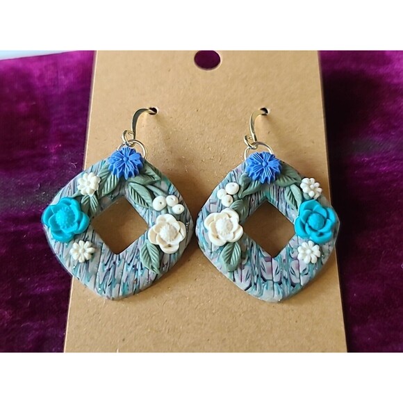 Polymer Clay Floral Dangling Pierced Earrings New - Picture 1 of 10